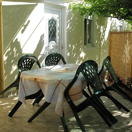 Apartment In Valbandon/Istrien 11260 Apartamento